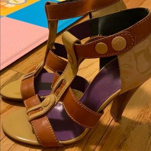 leather/patent leather heeled sandals